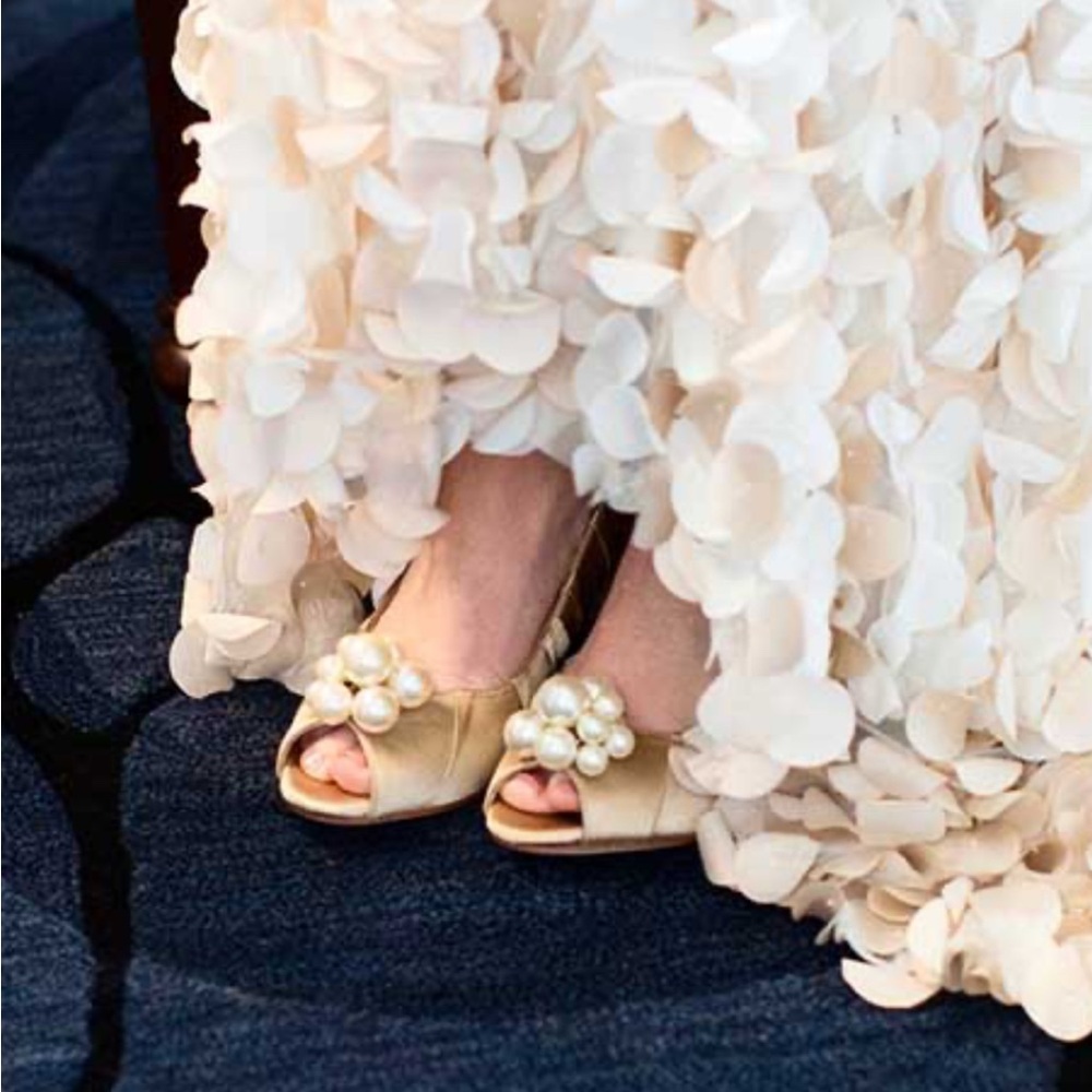 Hey Lady Elegant Gold Peep-Toe heels with Pearl Detail